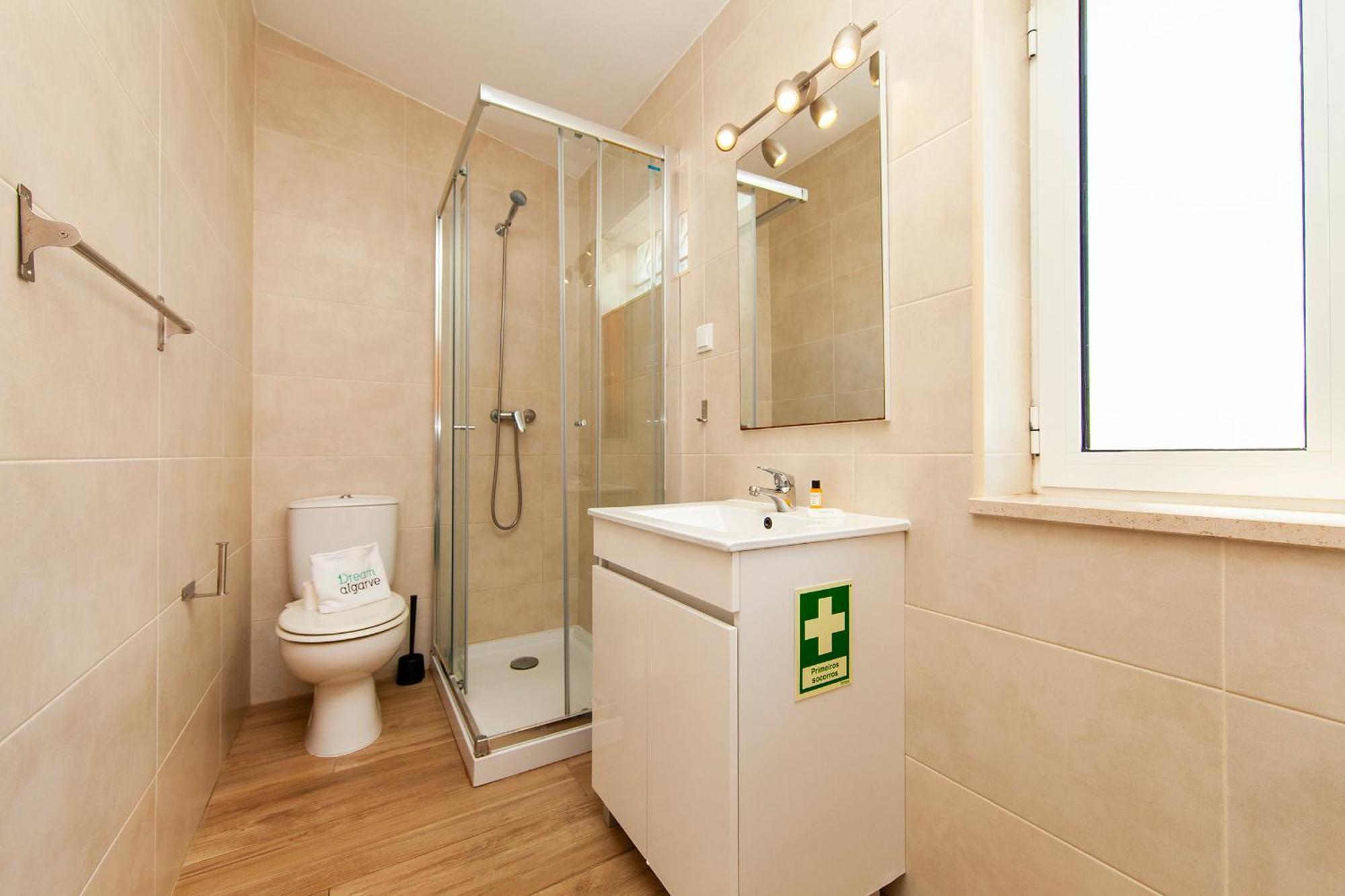 A38 - Rising Sun Top-Floor Flat ลากอส ภายนอก รูปภาพ